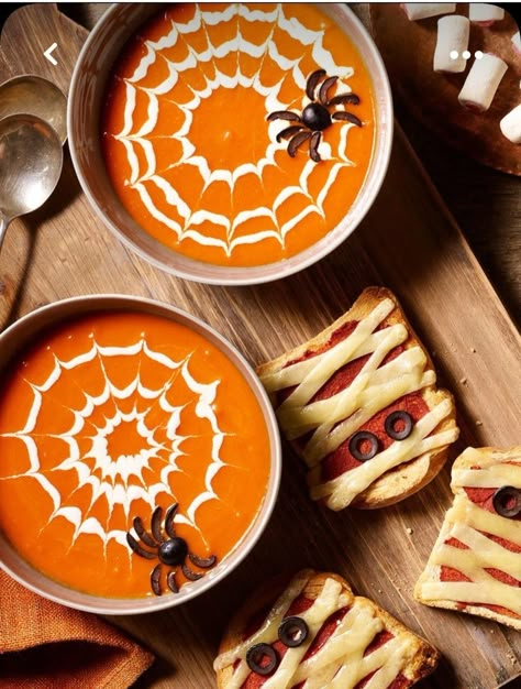 Halloween Soup, Snack Halloween, Diy Halloween Food, Creepy Halloween Food, Halloween Menu, Halloween Party Dinner, Halloween Food Treats, Halloween Appetizers, Healthy Halloween