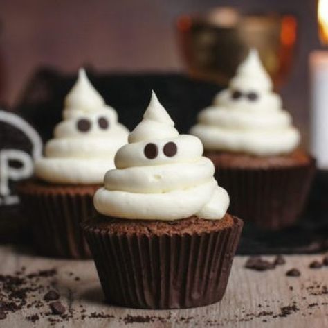 Halloween Cupcake Cake, Monster Mash Party, Vegan Halloween Food, Tårta Design, Halloween Torte, Halloween Food Cupcakes, Dessert Halloween, Postres Halloween, Ghost Cupcakes