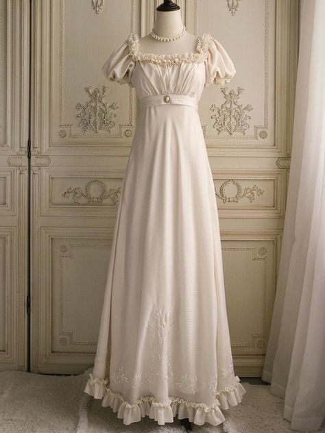 Immerse yourself in the elegance of the Regency era with this exquisite cream Bridgerton-inspired dress. Perfect for brides and special occasions, this gown combines vintage charm with luxurious details, making it a timeless addition to your wardrobe. Elegant Design: Featuring a classic Regency silhouette, this dress b Regency Era Nightgown, Regency Nightgown, Regency Silhouette, Regency Era Dress, Regency Dresses, Nontraditional Wedding Dress, Wedding Dresses High Low, Floral Applique Dress, Champagne Evening Dress