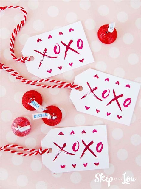 free printable XOXO gift tags for Valentines Day. #valentinesday #valentine #gifttags #giftideas Free Printable Valentines Tags, Valentines Day Printables, Gift Tag Ideas, Valentine Printables, Valentines Gift Tags, Free Printable Gift Tags, Valentine's Day Printables, Gift Tags Diy, Printable Valentine