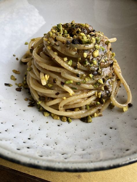 Recipe: Spaghetti Con La Bottarga - Katie Parla November Dinner Party, November Dinner, Katie Parla, Rome Food, Pistachio Pesto, Italian Dinner Recipes, Recipe Pasta, Slim Diet, How To Make Pesto