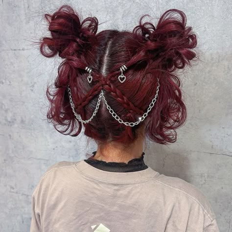 Short Hairstyles With Accessories, Fun Hair Inspo Color, Hairstyles For Growing Out Undercut, Fae Aesthetic Hairstyles, Creative Short Hairstyles, Rave Festival Hair, Scorpion Hairstyle, Alternative Prom Hair, Unique Short Hairstyles