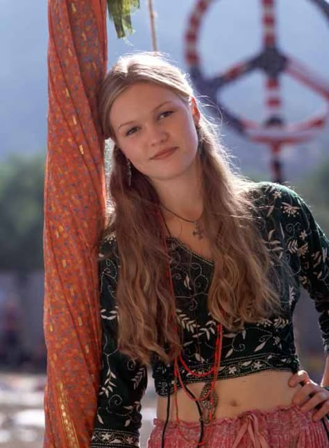 Julia Stiles Iconic Outfits, 10 Things I Hate About You, Julia Stiles, 90s Kids, Looks Vintage, Your Soul, 90s Fashion, Style Icons, Fashion Inspo Outfits