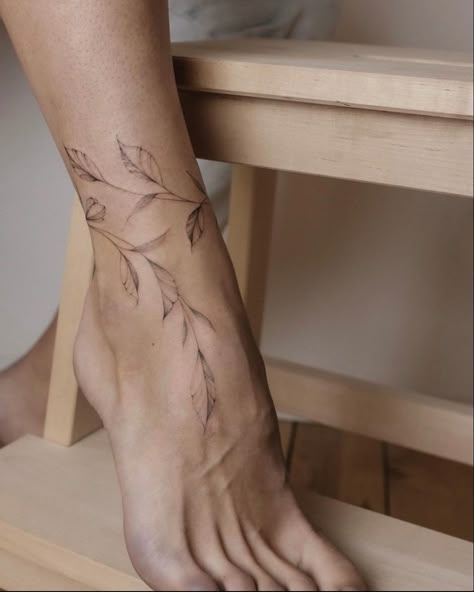 Elegant Tattoos For Women Classy, Elegant Tattoos For Women, Tatoo Dog, Classy Tattoos For Women, Ankle Bracelet Tattoo, Wrap Tattoo, Ankle Tattoos For Women, Anklet Tattoos, Foot Tattoos For Women