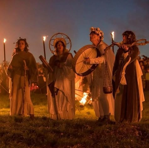 Samhain Festival Ireland, Celtic Culture Aesthetic, Medieval Festival Aesthetic, Samhain Ireland, Pagan Ireland, Overpowered Character, Wasteland Party, Tribe Aesthetic, Italian Witch