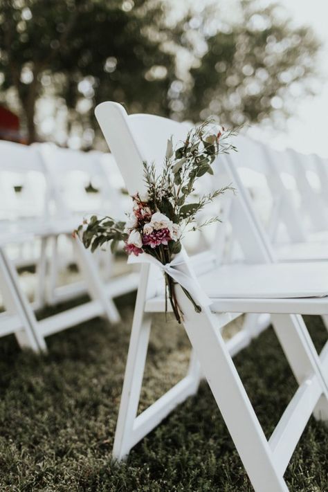 Simple, rustic floral design lines the aisle in this backyard wedding ceremony | image by Abby Rose Photography Wedding Aisle Markers, 2022 Wedding Trends, Wedding Ideas Colors, Marker Ideas, Wedding Arch Backdrop, Diy Wedding Arch, Wedding Arch Ideas, Wedding Aisle Decor, Wedding Isles