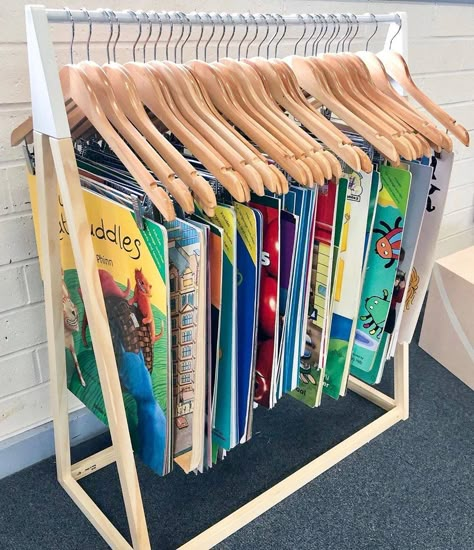 Big Book Storage, Preschool Storage, Poster Storage, Preschool Library, Classroom Goals, School Storage, Library Organization, Storage For Books, Big Books