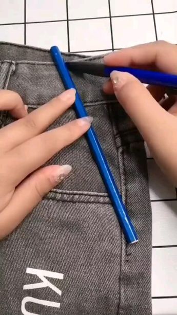 Projek Menjahit, Diy Sy, Clothes Organization Diy, Diy Clothes And Shoes, Sew Ins, Diy Fashion Hacks, Oversized Jeans, Diy Clothes Life Hacks, Kraf Diy