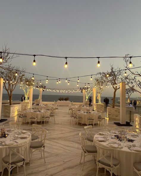 Summer Wedding Venue Ideas, Wedding By Water, Wedding Ceremony Aesthetic, Simple Wedding Venues, Marriage Place, Wedding Scenery, Luxury Beach Wedding, Outdoor Beach Wedding, Dream Marriage