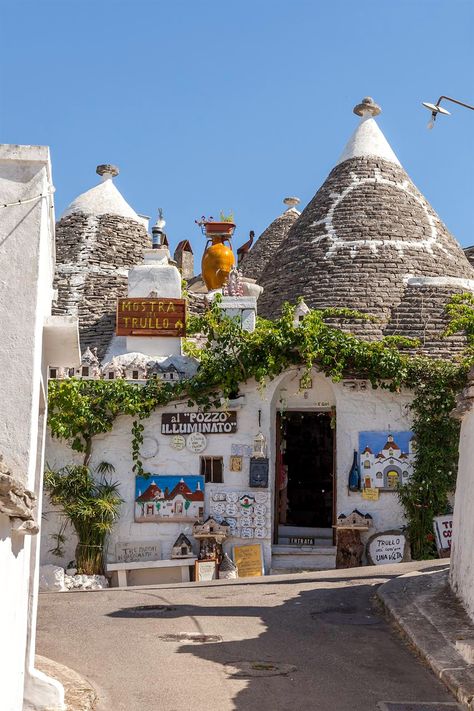 Visiting Alberobello, Puglia | The Thinking Traveller Bari Italy Photography, Trullo Puglia Italy, Arbellobelo Puglia, Bari Puglia Italy, Bari Italy Aesthetic, Puglia Aesthetic, Puglia Alberobello, Italia Aesthetic, Alberobello Italy