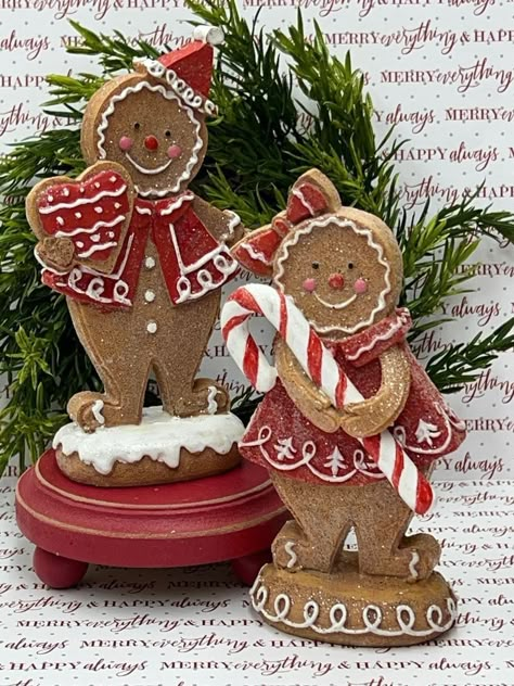 Ginger Bread Christmas Decorations, Gingerbread Kitchen Decorating Ideas, Gingerbread Designs, Girl Gingerbread, Gingerbread Kitchen, Tiered Tray Decor Christmas, Gingerbread Man Decorations, Gingerbread Ideas, Gingerbread Christmas Tree