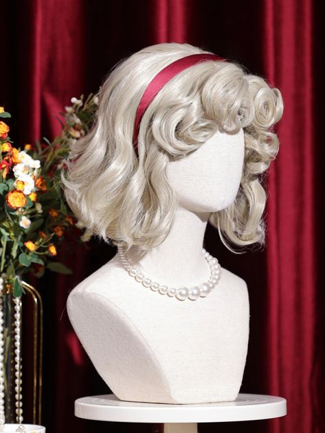 This wig exudes the essence of Marilyn Monroe with its short, wavy curls and voluminous bangs. It offers a luxurious and elegant look without any limpness. The wig replicates natural European hair colors, creating a Broadway-inspired American sweetheart vibe with a full retro feel.  The price includes one wig only. Cute White Hairstyles, Short Hair Victorian Style, Kawaii Wigs Short, Style For Short Hair Women, 50s Hair Women, Wavy Elegant Hairstyles, Long Messy Blonde Hair, Disney Short Hair, Short Blonde Hair Wavy