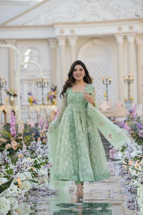 Mint green anarkali Green Organza Suit, Mint Green Anarkali, Indian Wedding Look, Organza Anarkali, Ladies Suit Design, Organza Kurta, Embroidery Green, Organza Suit, Green Anarkali