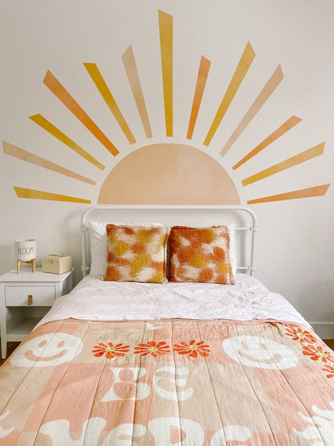 Sunshine Bedroom Ideas, Sunshine Themed Bedroom, Yellow Girls Bedroom Ideas, Girls Cozy Bedroom Ideas, Sunshine Bedroom Kids, Sunshine Room Ideas, Murals For Girls Bedroom, Yellow And Pink Room Ideas, Girls Orange Bedroom