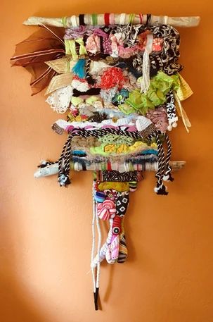 Weaving with mixed media | VICKI'S WEAVING Pop Up Ideas, Scrap Fabric Crafts, Macrame Crochet, Woven Textiles, Layered Fabric, Crochet Weaves, Macrame Weaving, Weaving Ideas, Year 6