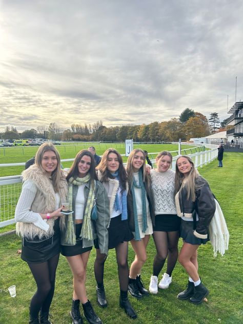 Ascot Outfits Winter, Student Races Outfit, Race Course Outfit, Races Outfit Uni, Uni Races Outfit, Invades Races Outfit, Cheltenham Races Fashion, Races Outfit Winter, Steeplechase Outfit