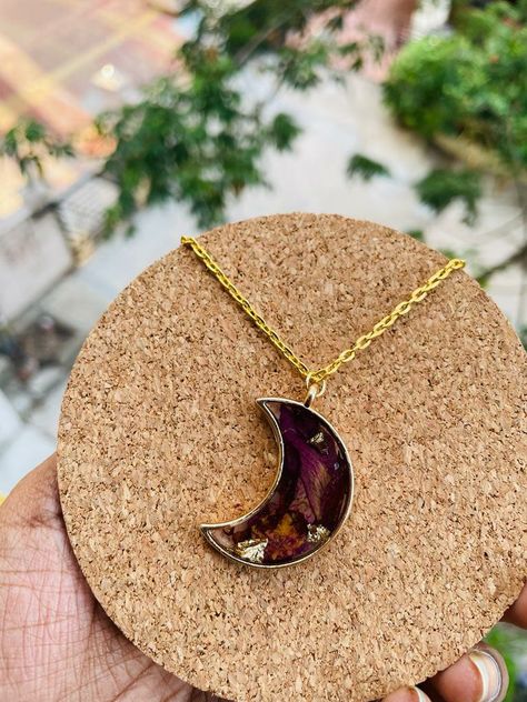 Rose Petal Resin Pendant, Rose Preserved In Resin Pendant, Preserve Rose In Resin, Resin Rose Pendant, Rose Preserved In Resin, Artsy Jewelry, Resin Pendants, Resin Bracelet, Diy Resin Art