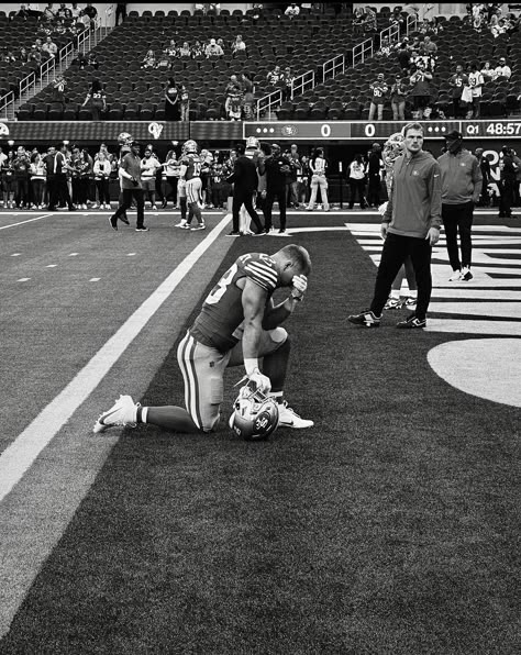 Football Prayer, Football Romance, Megan Harry, Nfl Football Pictures, Nfl 49ers, Football Pics, Christian Mccaffrey, Art Poster Design, Love Football