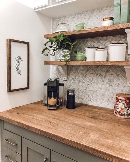 Dapur Skandinavia, White Marble Backsplash, Dapur Rustic, Peel And Stick Backsplash, Kabinet Dapur, Stick Backsplash, Design Blogs, Scandinavian Kitchen, Backsplash Tile