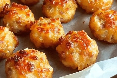 Try these crispy hashbrown & sausage bites! Perfect for breakfast or parties, they’re easy to make and packed with delicious flavor. Hash Brown Bites Recipe, Crunchy Hashbrown Sausage Bites, Crispy Hash Brown And Sausage Bites, Crispy Sausage And Hashbrown Bites, Hashbrown Sausage Balls, Hashbrown Sausage Bites, Hash Brown Sausage Bites, Crispy Hashbrown Sausage Bites, Crispy Hashbrowns And Sausage Bites