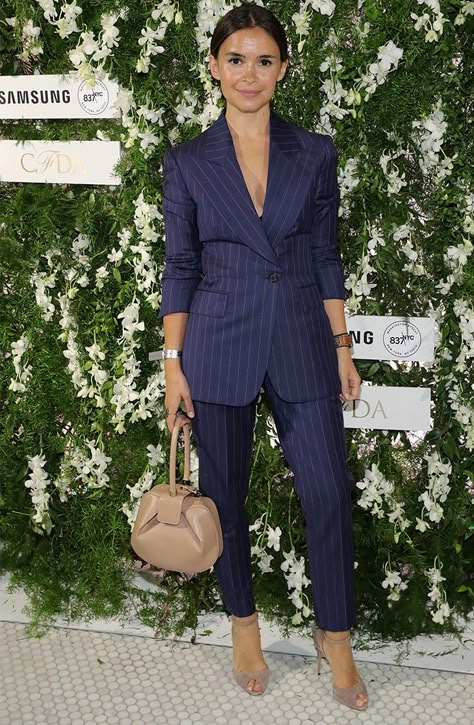 The Trouser Suit Styling Trick: How to Not Look Corporate in Tailoring via @WhoWhatWearUK Miroslava Duma Style, Mira Duma, Cfda Fashion Awards, Miroslava Duma, Woman Suit Fashion, Fashion Awards, Business Outfit, Mode Inspo, Suit Up