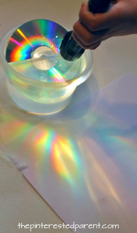 Make a rainbows using a CD and a flashlight or sunlight. Simple science fun for preschoolers and kids Vetenskapliga Experiment, Rainbow Experiment, Rainbow Activities, Kid Science, Penanda Buku, Simple Science, Kid Experiments, Painted Rainbow, Easy Science