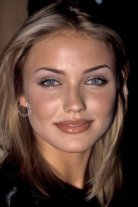 Iconic Makeup Looks Celebrity 90s, 90s Supermodel Makeup Look, 90s Grey Makeup, 90s Smoky Makeup, Penny Lane Makeup, Late 90s Early 2000s Makeup, Night Makeup Looks Blue Eyes, 90s Club Makeup, 90s Soft Makeup