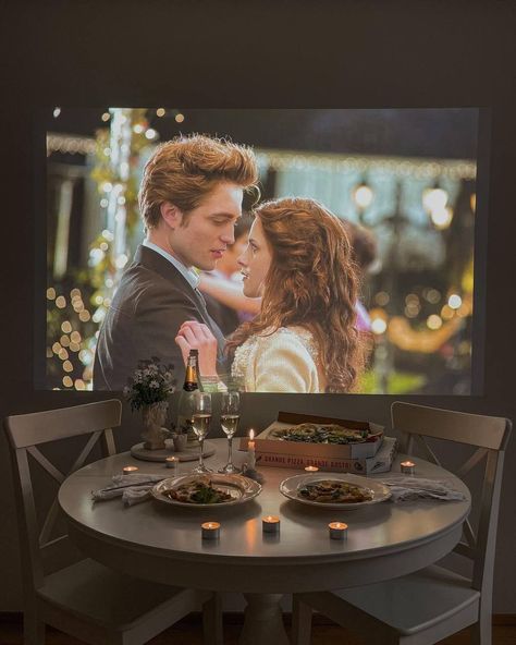 Romantic Date Night Ideas, My Kind Of Love, Romantic Date, Date Dinner, Aesthetic Photography Nature, Foto Ideas Instagram, Home Cinema, Romantic Dates, Romantic Dinners