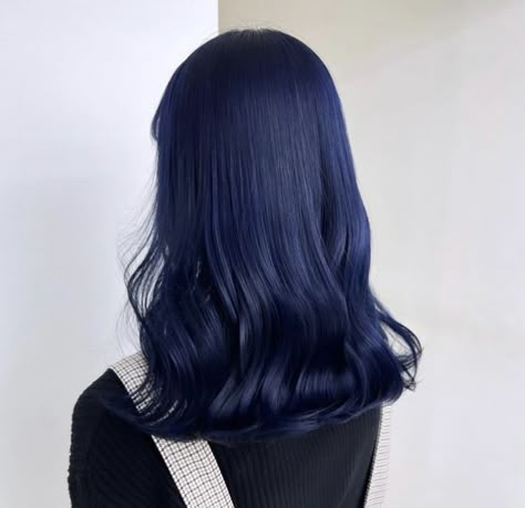 Navy Blue Hair Short, Short Wavy Purple Hair, Navy Blue And Pink Hair, Star Buns Hair, Navy Purple Hair, Neon Blue Hair Color, Warm Blue Hair, Blue Hair Black Roots, Blue Layered Hair