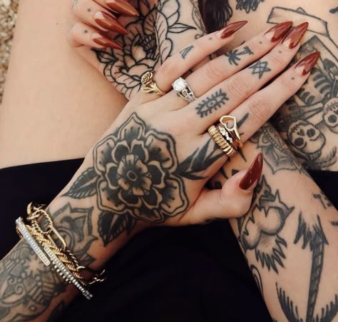 Nails On Tattooed Hands, Nails And Tattoos Aesthetic, Boss Nails Designs, Vintage Style Nails, Sammi Jefcoate Nails, Summer 2023 Nail Trends, Black Cherry Nails, Western Nails, Hand And Finger Tattoos