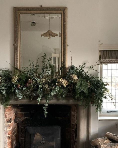 Flower Mantle Decor, Mantlepiece Ideas, Christmas Mantlepiece, Mantle Christmas Decor Ideas, Earthy Christmas, Mantel Styling, Christmas Fireplace Mantels, Seeking Lavender Lane, Christmas Eve Eve