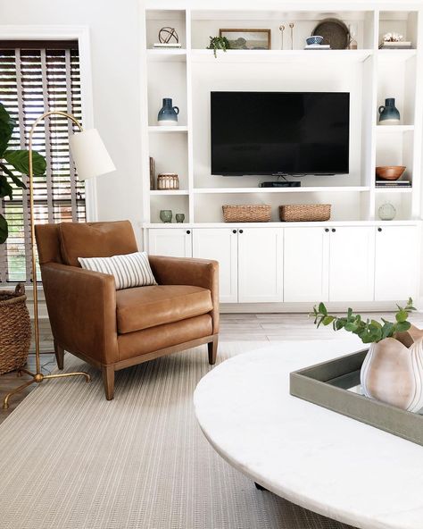 So happy with how this corner came together. The built-ins are simple and symmetrical with a mix of texture, natural elements, and metals Built In Tv Console, Shelves Next To Tv, Built In Corner Cabinet, Built In Tv, Lounge Ideas, Built In Shelf, Built In Shelves, Tv Console, Lounge Room