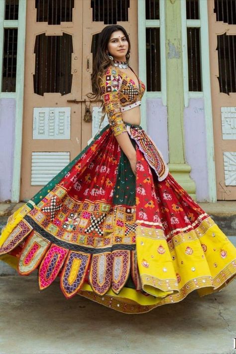 Silk Chaniya Choli, Gamthi Work, Dandiya Dress, Garba Outfit, Choli Blouse Design, Chaniya Choli Designs, Garba Dress, Navratri Dress, Navratri Chaniya Choli