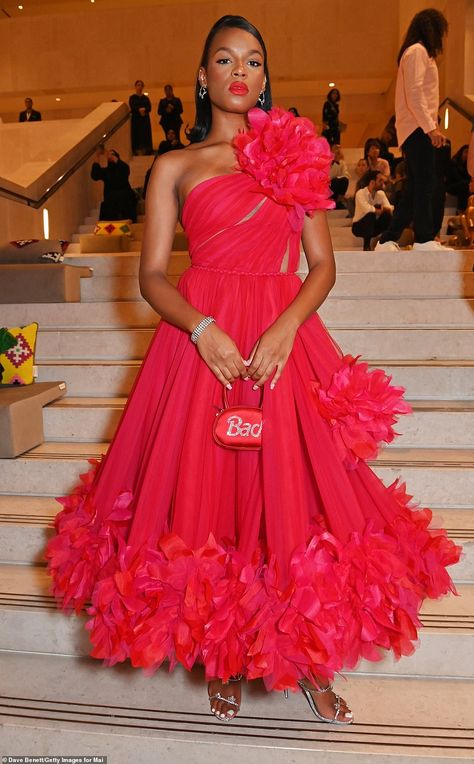 Wow! Model Didi Stone looked incredible in a feathered red dress which she teamed with silver heels to boost her height Red Pageant Gowns, Dinner Gown Styles, Red Carpet Celebrities, Didi Stone, Sabrina Elba, Hot Couture, Miami Fashion Week, Dinner Gown, Chic Dress Classy