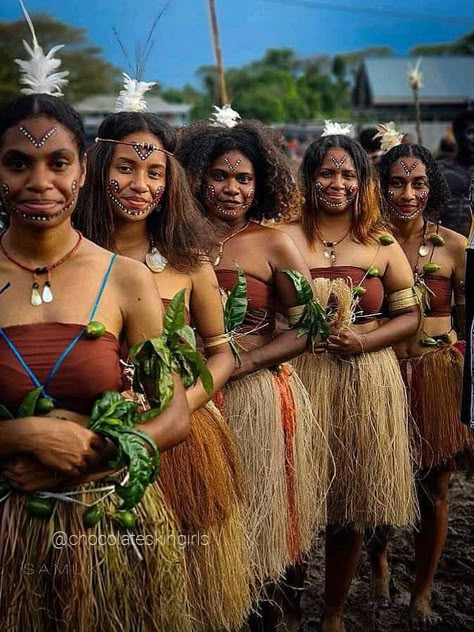 Milne Bay, Papua New Guinea 🇵🇬 Pacific Aesthetic, Theatre Outfit Ideas, Papua New Guinea Culture, Traditional Face Painting, Melanesian People, Guinea Country, Islands Aesthetic, Protect Black Women, Moana Jr