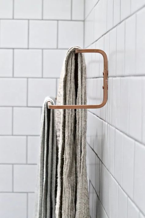 Super Unique IKEA Hacks You Didn't Know You Needed! - Page 8 of 9 - The Cottage Market Ikea Towel, Amazing Ikea Hacks, Towel Rail Ideas, Diy Towel Rack, Hacks Ikea, Modern Small Bathrooms, Bathroom Hacks, Diy Towels, Ikea Bathroom