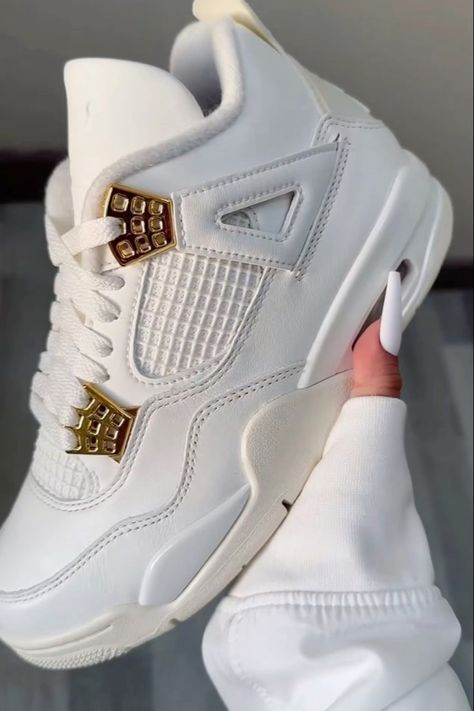 Cute Jordans, Nike Shoes Women Fashion, Pretty Sneakers, Nike Fashion Shoes, Preppy Shoes, Jordan Shoes Girls, Pretty Shoes Sneakers, Jordan 4s, Jordan Shoes Retro