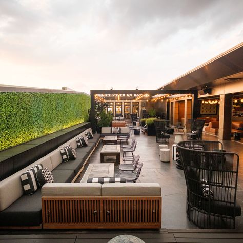 Rooftop Bar Design, Roof Top Cafe, Terrace Designs, Bar Lounge Design, La Mecca, Rooftop Restaurant Design, Rooftop Patio Design, Modern Restaurant Design, Outdoor Restaurant Design