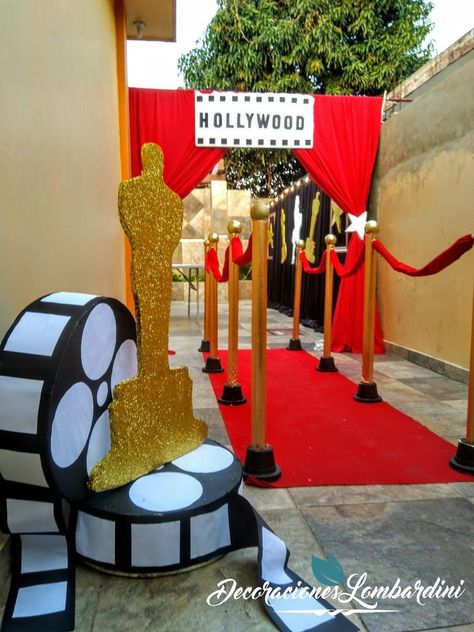 Oscar Night Decorations, Movie Theme Float Ideas, Hollywood Themed Decorations, Oscar Theme Party Ideas, Hollywood Theme Party Decorations Photo Backdrops, Hollywood Banquet Theme, Cinema Party Ideas Decoration, Hollywood Themed School Dance, Oscars Night Party Ideas