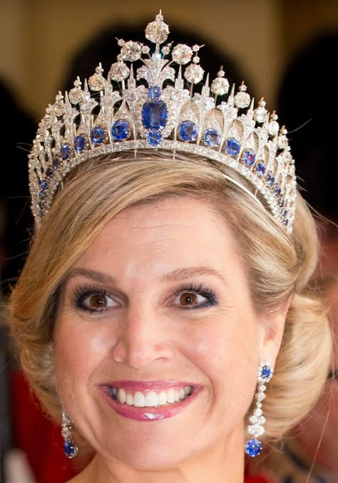 Sapphire Parure, Lovers Knot Tiara, State Banquet, Regina Maxima, Royal Crown Jewels, Royal Jewellery, Royal Crowns, Beautiful Tiaras, Royal Tiaras