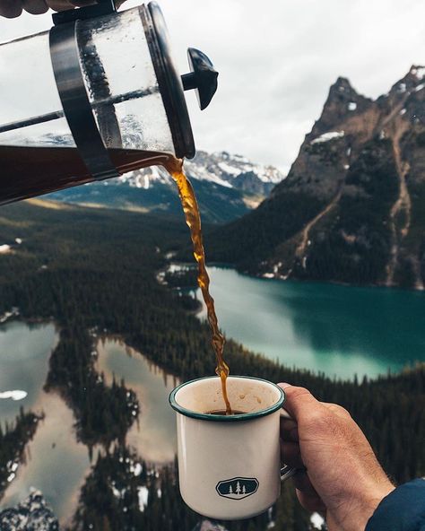 10.6 тыс. отметок «Нравится», 91 комментариев — ADVENTURE ▼ TRAVEL ▲  NATURE (@wonderlustcollective) в Instagram: «⠀ Coffee + mountains ☕️❤️🏔 Tag a coffee lover!  Photo by @jacksondematos  Always #wondermore» Adventure Is Out There, Adventure Awaits, Great Outdoors, The Great Outdoors, Backpacking, Places To Go, Beautiful Places, Coffee Tea, Road Trip