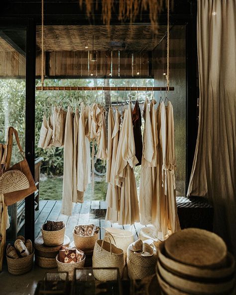 Textile Shop Interior Design, Showroom Fabric, Textile Showroom, Fabric Styling, Not Perfect Linen, Boho Studio, Pure Linen Bedding, Shirt Display, Linen Store