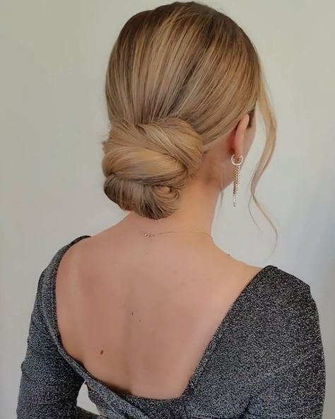 MetDaan Hairstyles - The prettiest low bun hairstyle idea! Lose Bun Hairstyles, Trendy Bun, Low Bun Hairstyle, Hairstyle Ideas Easy, Long Hairstyle Ideas, Low Bun Hairstyles, Easy Bun, Easy Bun Hairstyles, Hairstyle Idea