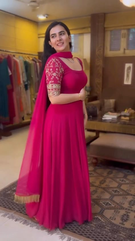 Hurry Up 🥰 Only 17 Piece Available 🚨 For Order & Price Do WhatsApp : +91-9824433221 Book Fast on WhatsApp ❤️❤️ Shop Now Buy And Make… | Instagram Womens Long Dress, One Piece Designs For Women, New Designer Dresses For Wedding, Wedding Wear Dresses For Women, Gown Designs Simple, Indian Dress Outfits, New Designer Dresses Style, Long Dresses Indian Style, One Piece Dress Indian Style