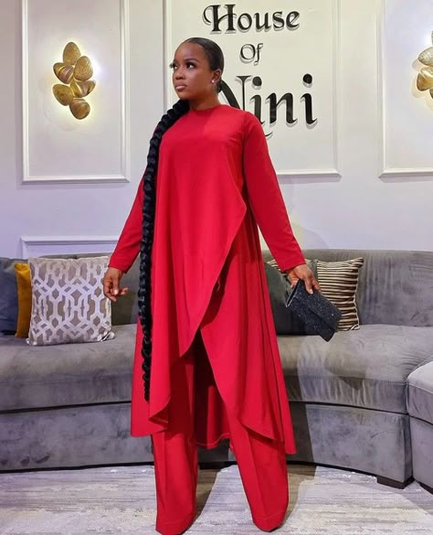 Curvy Casual Outfits, Modest Dresses Fashion, 2piece Outfits, Mode Kimono, Chic Dress Classy, Stylish Work Attire, African Fashion Women Clothing, African Inspired Fashion, African Print Fashion Dresses