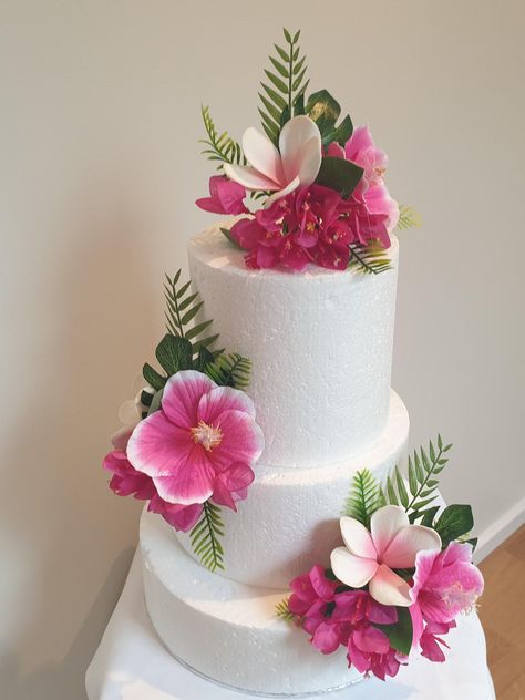 Hibiscus Party Decorations, Hibiscus Flower Party Decorations, Hibiscus Wedding Cake, Tropical Party Decorations Elegant, Hibiscus Decorations, Wedding Cake With Tropical Flowers, Hibiscus Flower Cake, Hibiscus Cake, Frangipani Wedding