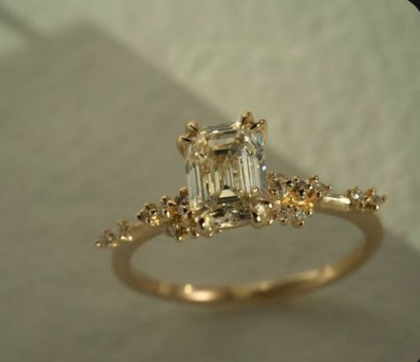 Cottagecore Aesthetic Wedding Ring, Diamond And Gold Engagement Rings, Classy Engagement Ring Gold Band, Gold Engagement Ring Aesthetic, Wedding Rings Stones Gems, Wedding Ring Fairycore, Whimsical Ring Engagement, Antique Gold Engagement Ring, Ethereal Wedding Ring