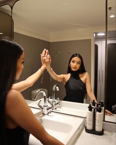 INSTA POSE | MIRROR | HOTEL Fashion Hotel Photoshoot, Washroom Photoshoot Ideas, Hotel Selfies Instagram, Photo Pose In Hotel Room, Instagram Hotel Pictures, Hotel Photos Aesthetic, Hotel Pool Photoshoot Ideas Instagram, Photo Idea In Hotel Room, Hotel Room Poses Instagram