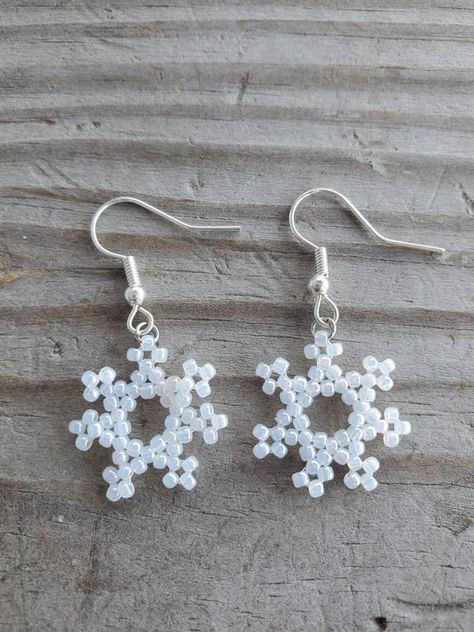 Snow Flake Beaded Earrings, Beaded Christmas Earrings Patterns, Holiday Beaded Earrings, Winter Beaded Jewelry, Beads Snowflakes, Beaded Snowflake Earrings, Christmas Bead Necklace, Earrings With Price, Beaded Ornaments Diy