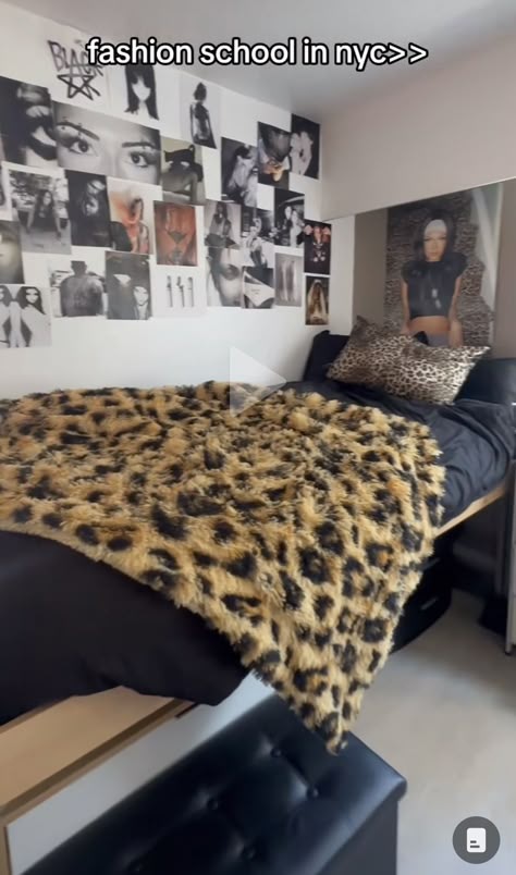 Black Bedsheet Aesthetic, Y2k Dorm Room Ideas, Cheetah Dorm Room Ideas, Cheetah Print Dorm Room, 2000s Dorm Room, Cheetah Print Room Decor, Leopard Print Room Decor, Cheetah Print Room Ideas, Cheetah Print Room